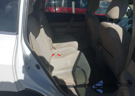 2011 Toyota Highlander Base V6 из США, поврежденный, VIN 5TDZK3EH8BS035600